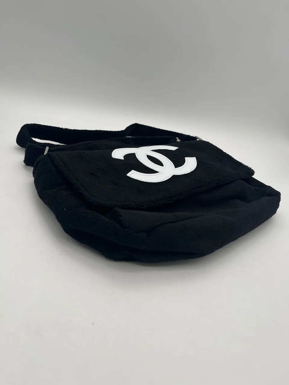 CHANEL SHOULDER BAG view 3