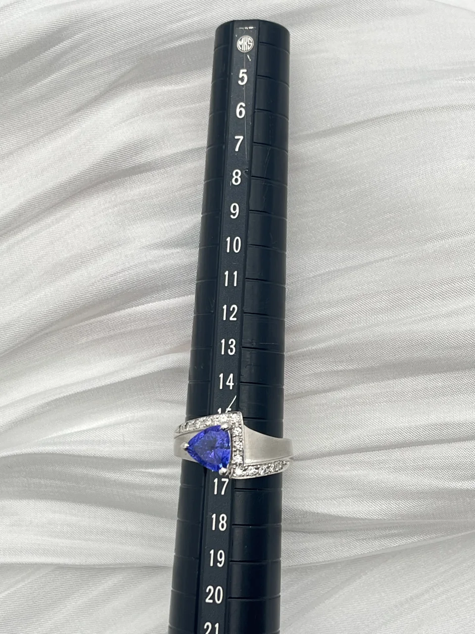 PT900 TANZANITE RING 1.774CTS 9.9G WITH SMALL CERT view 5