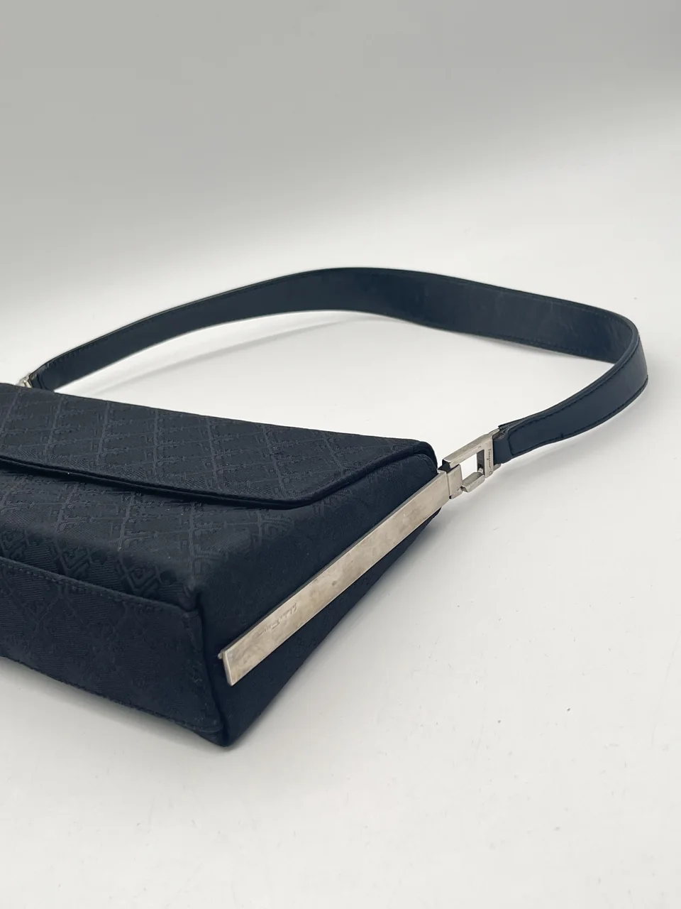 SALVATORE FERRAGAMO SHOULDER BAG (BLACK) view 6