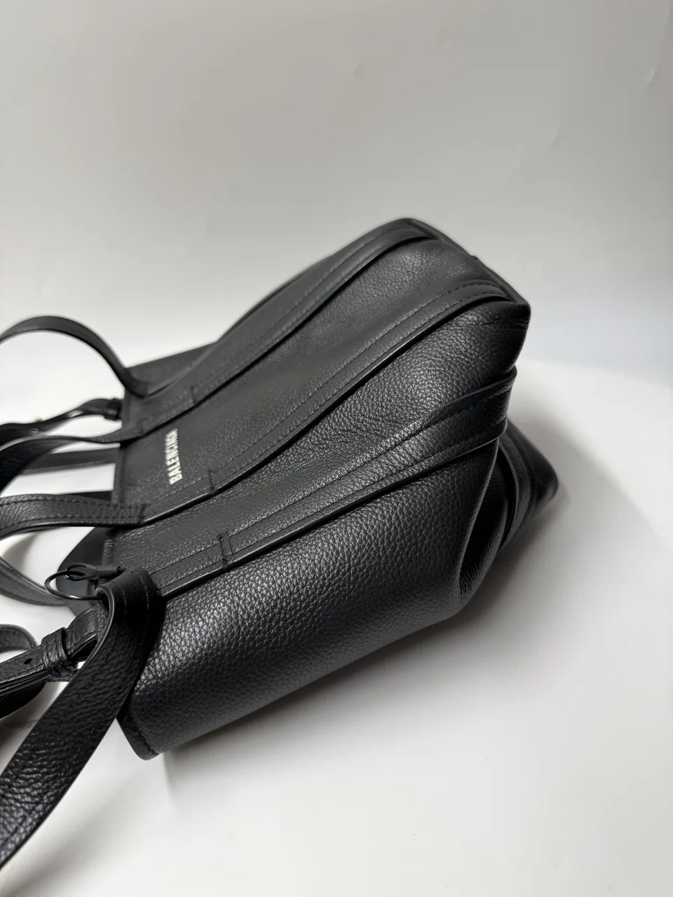 BALENCIAGA EVERYDAY XS view 16