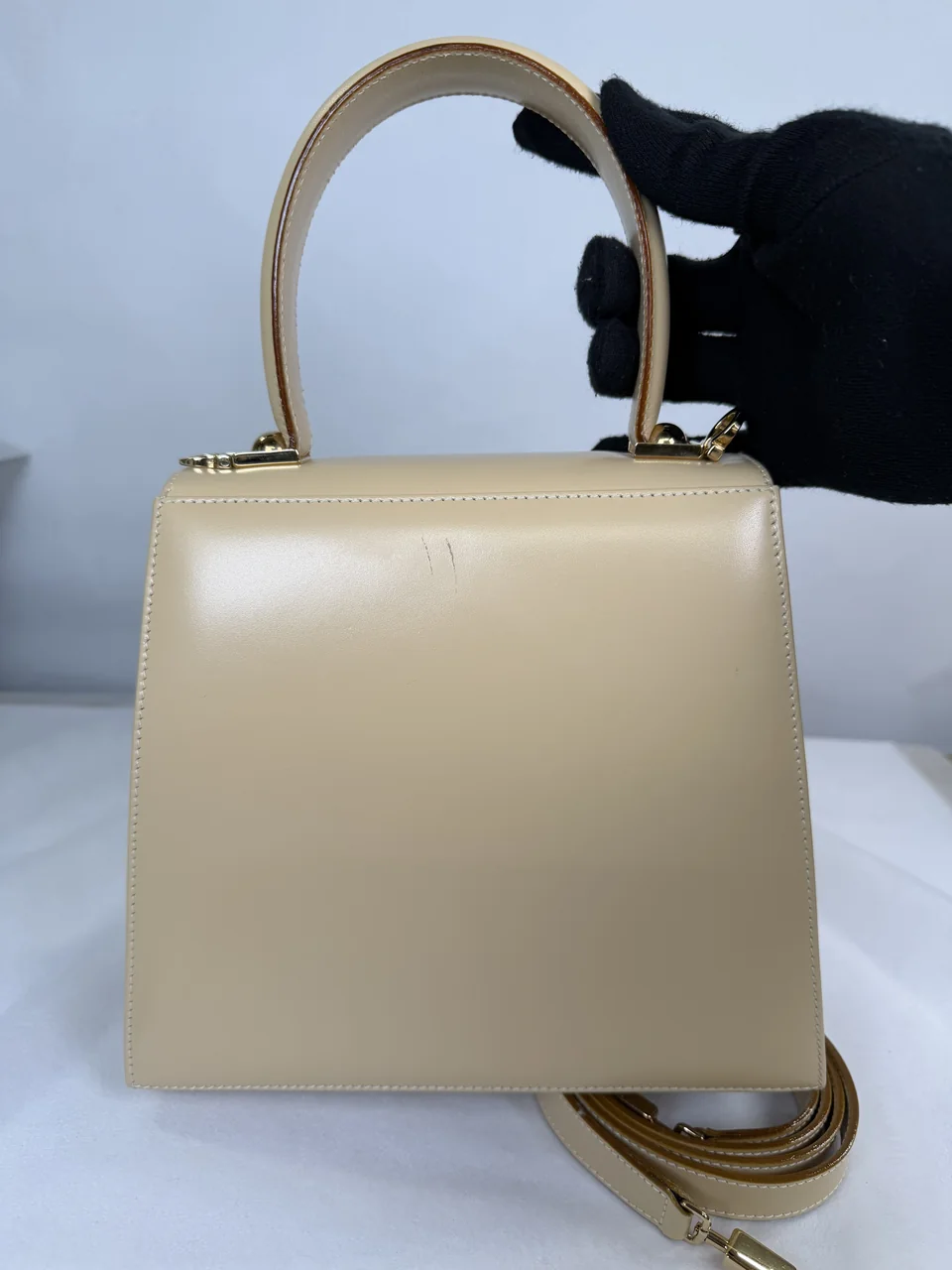 SALVATORE FERRAGAMO GANCINI HANDBAG (BEIGE) hover