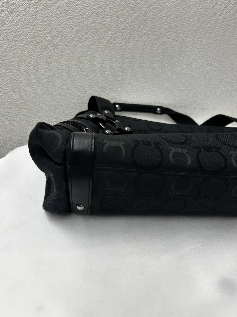 SALVATORE FERRAGAMO GANCINI TOTE BAG (BLACK) view 4