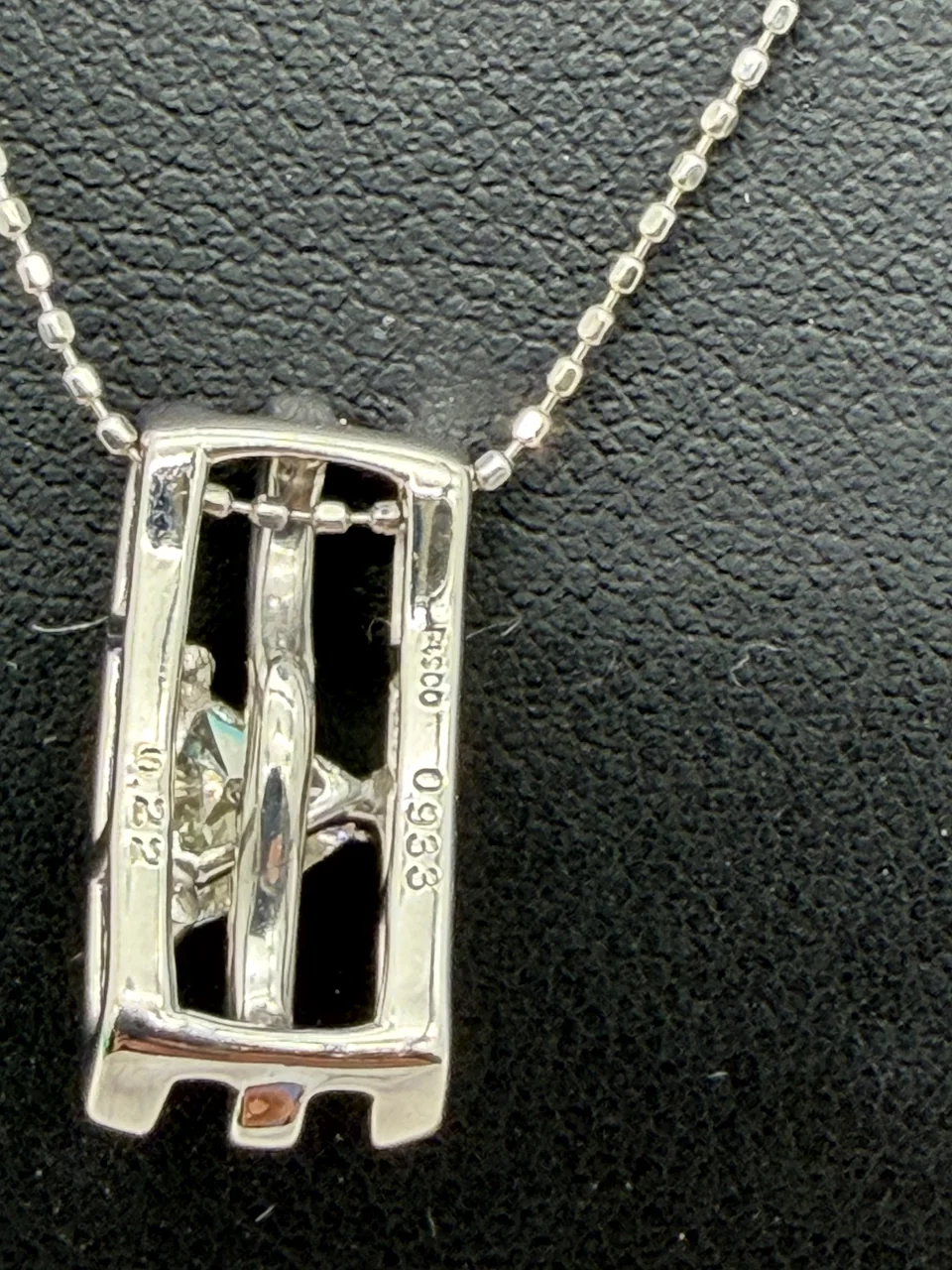 PT900.850 DIAMOND NECKLACE D0.933CT FD0.22CT 5.3G view 3