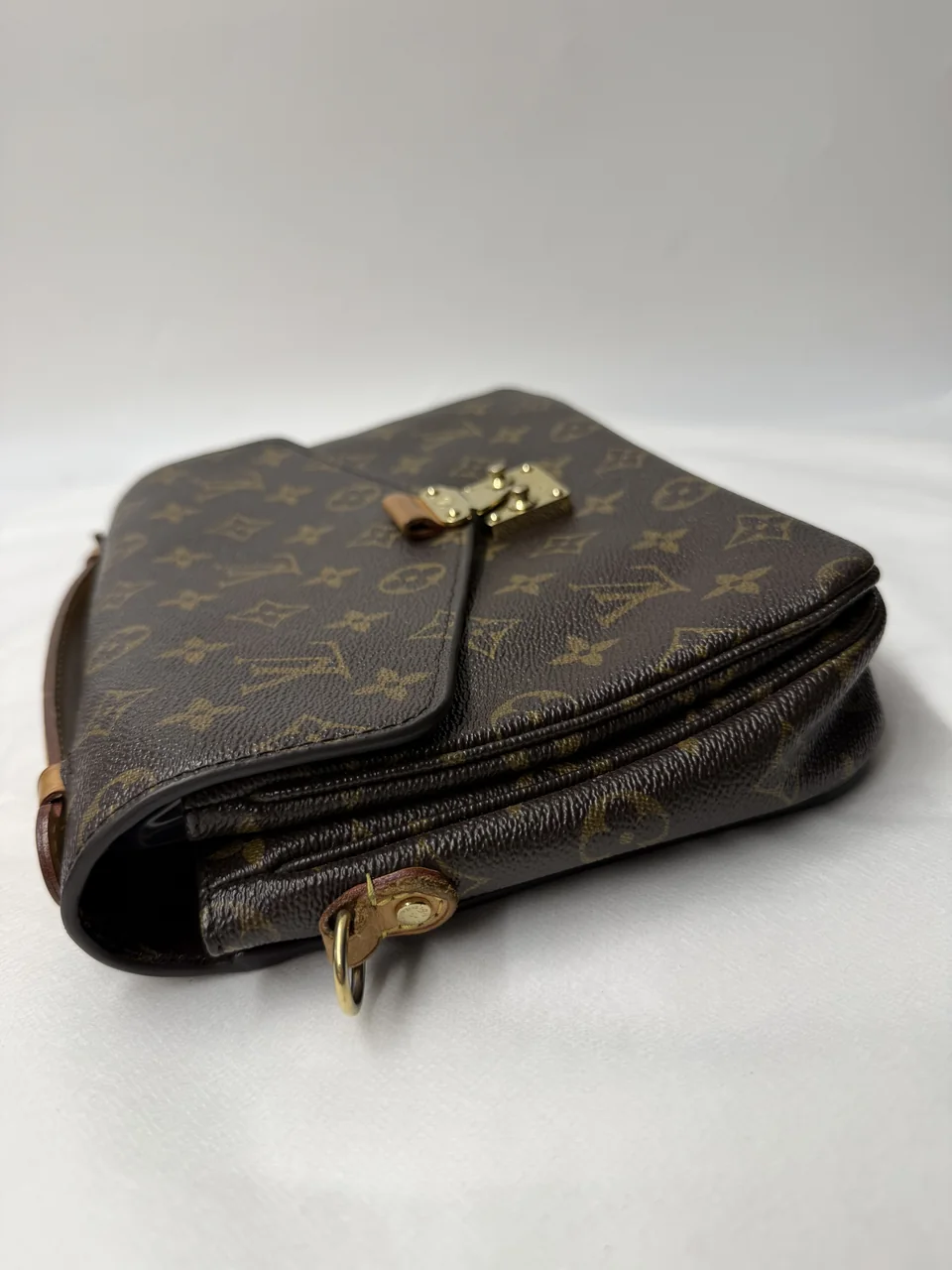 LV MONOGRAM POCHETTE METIS MM view 10