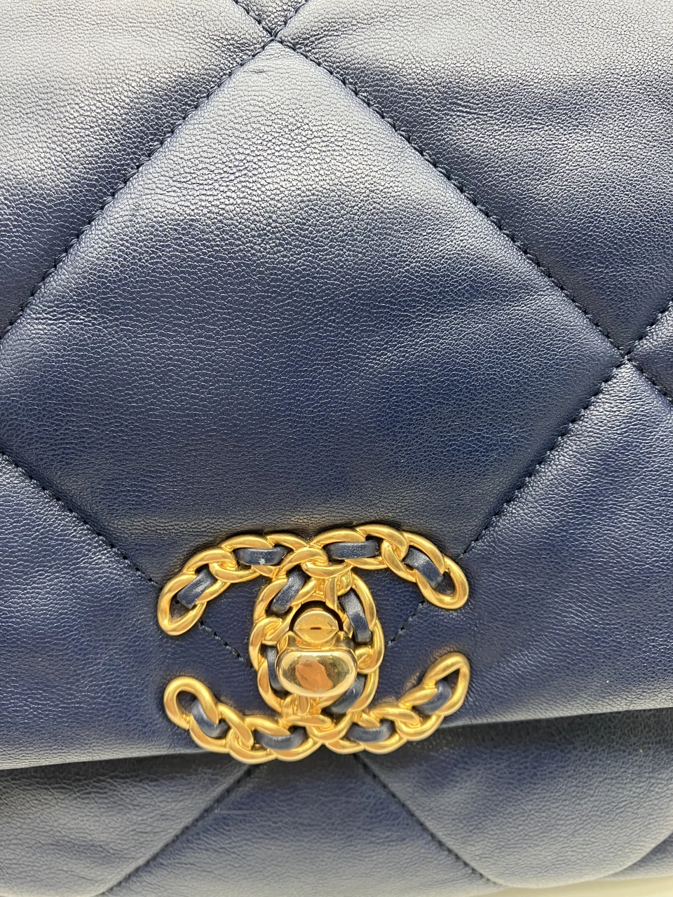CHANEL 19 view 12