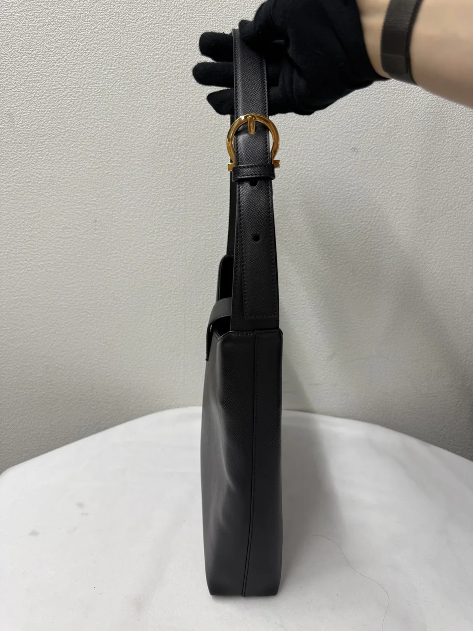 SALVATORE FERRAGAMO SHOULDER BAG view 4