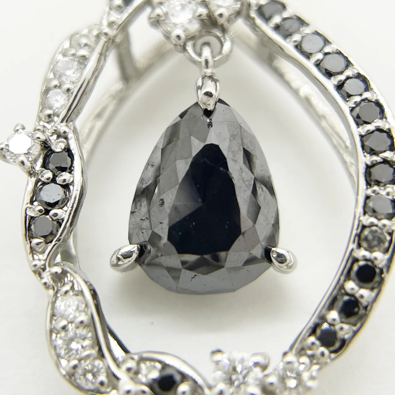 K18WG BLACK DIAMOND NECKLACE BD1.16CTS FD0.30CT 2.3G view 5