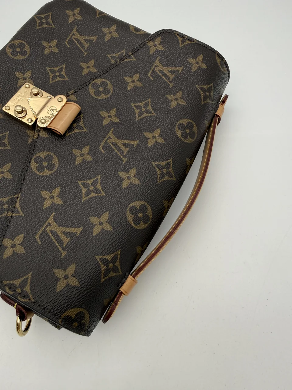 LV MONOGRAM POCHETTE METIS MM view 8