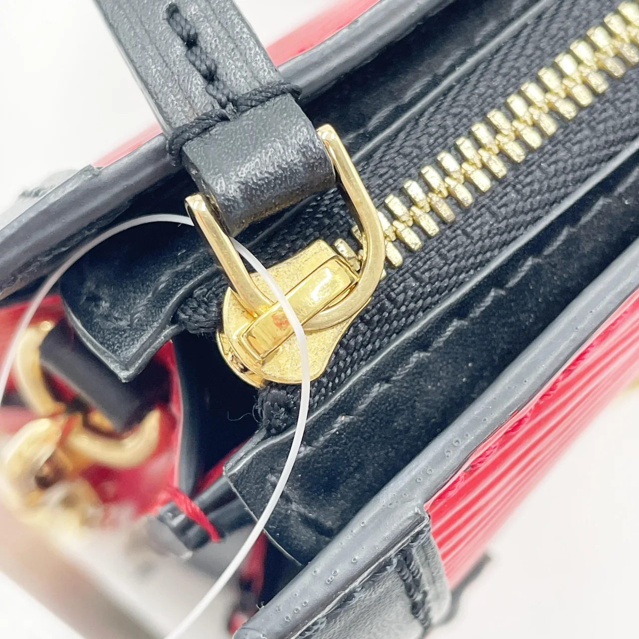 LV EPI TRUNK CLUTCH (RED) view 9