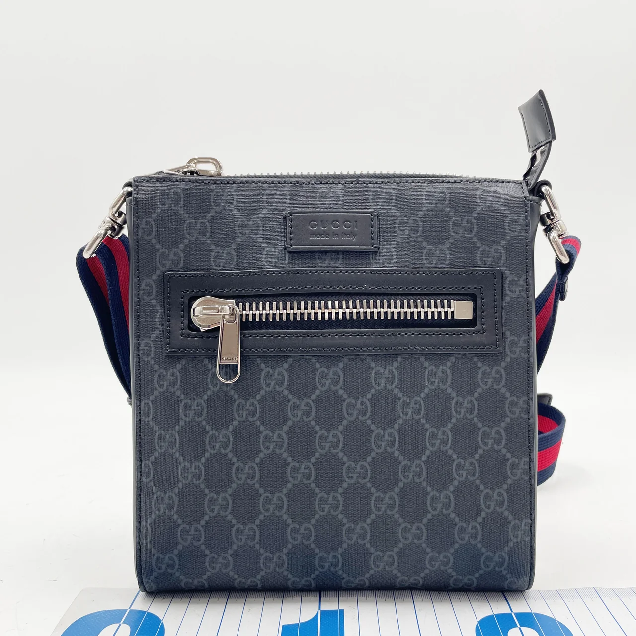 GUCCI SHOULDER BAG view 2
