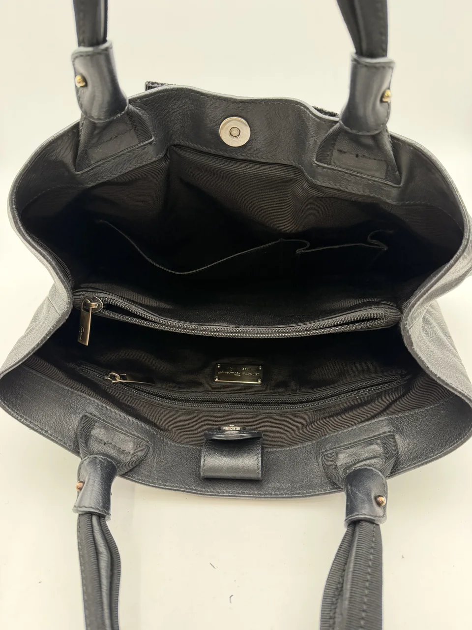 SALVATORE FERRAGAMO VARA RIBBON HANDBAG (BLACK) hover