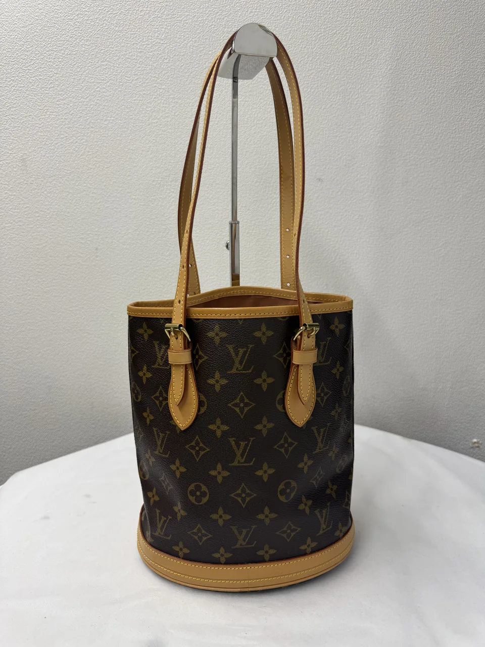 LV BUCKET