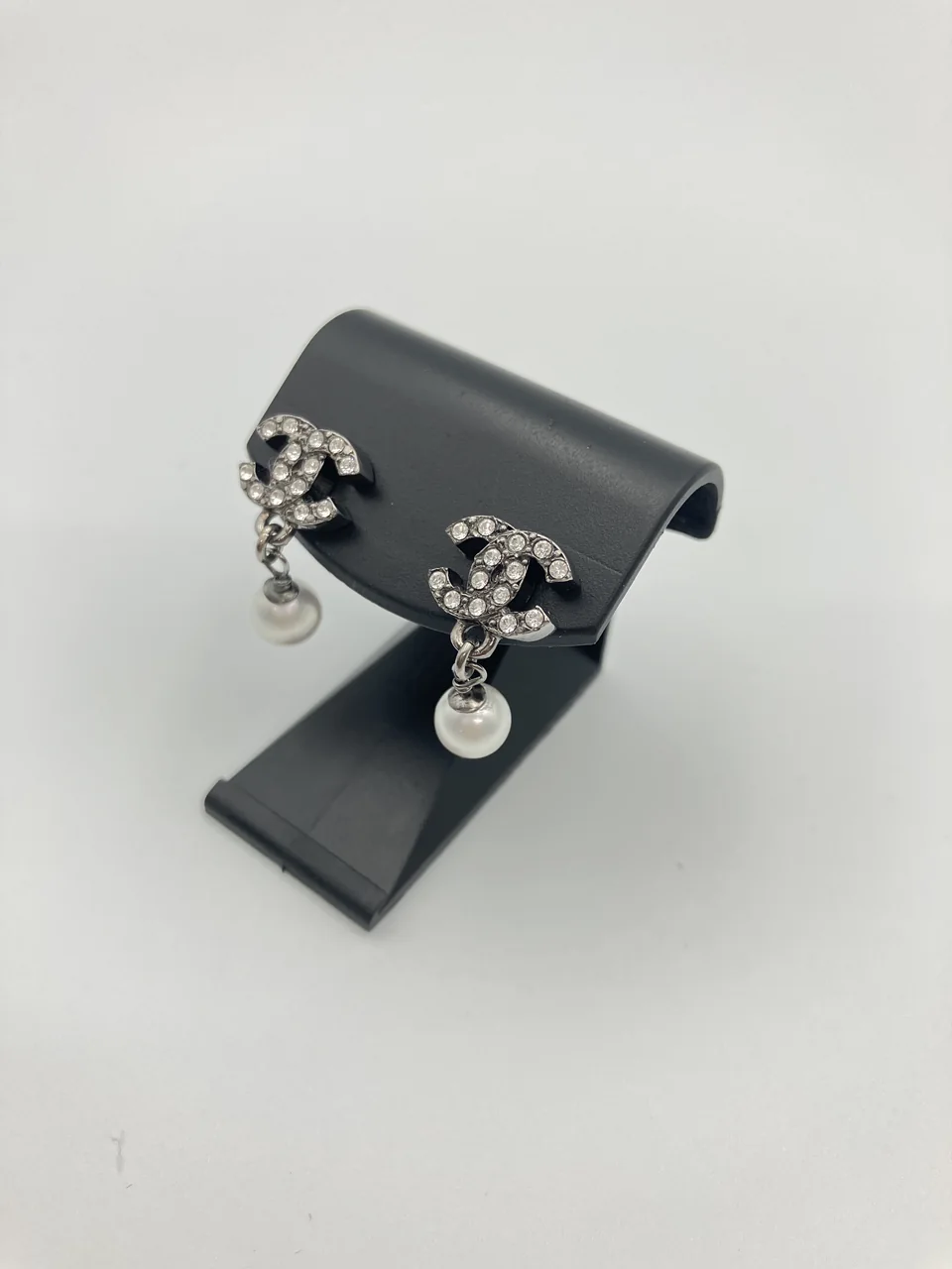 CHANEL COCO PEARL SWING EARRINGS view 5