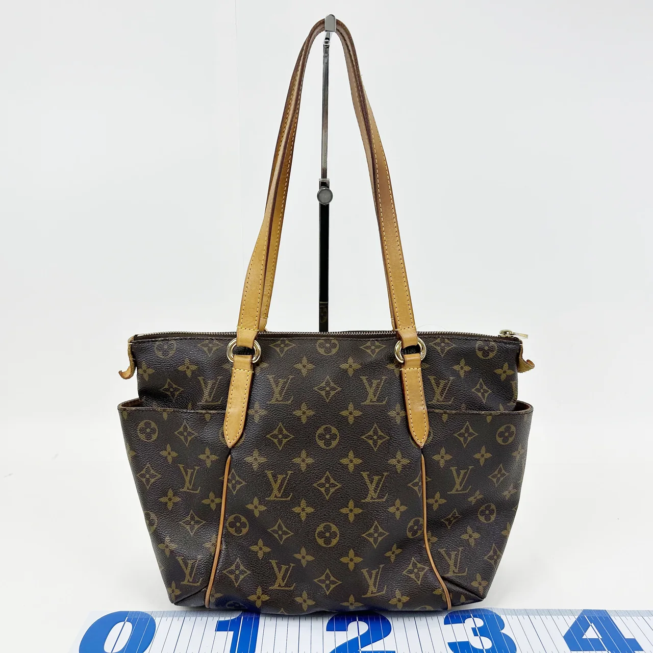 LV MONOGRAM TOTALLY hover