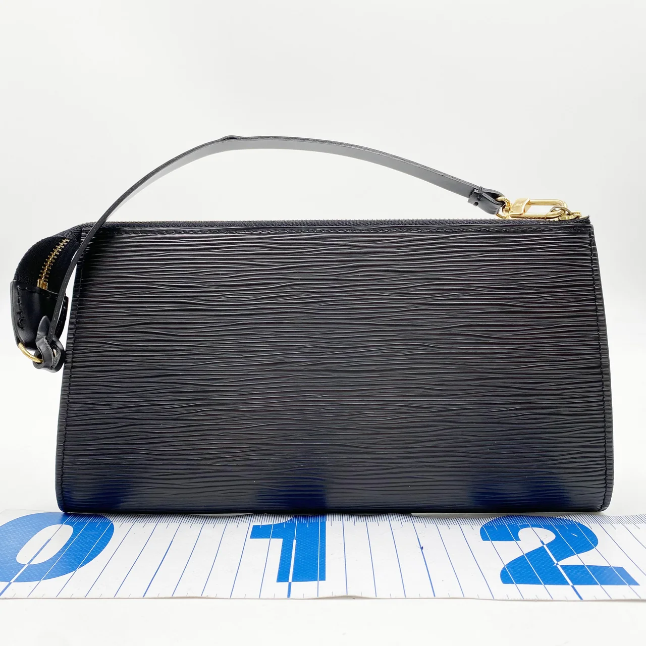 LV EPI POCHETTE ACCESSOIRE (BLACK) view 2