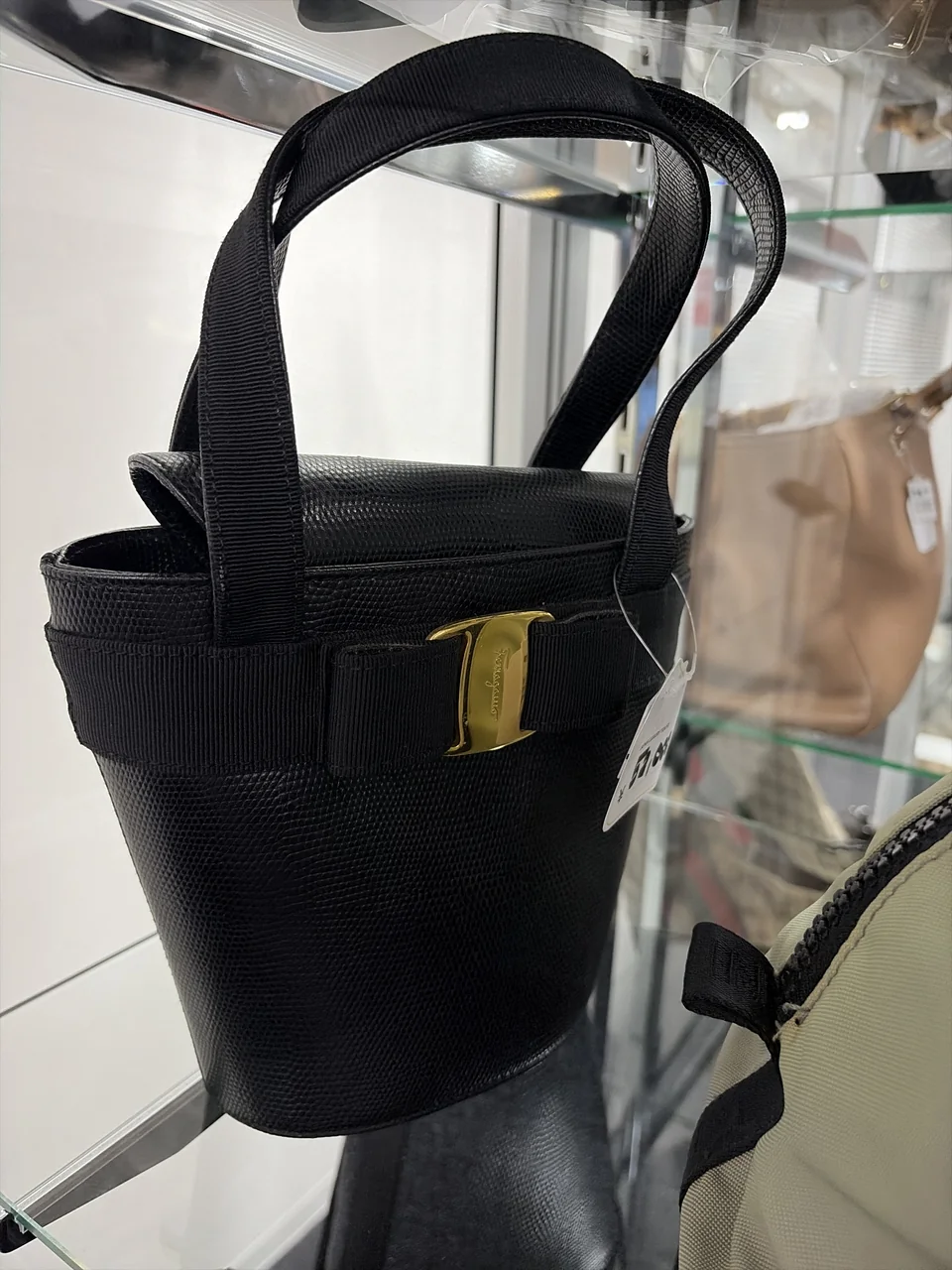 SALVATIRE FERRAGAMO HANDBAG (BLACK)