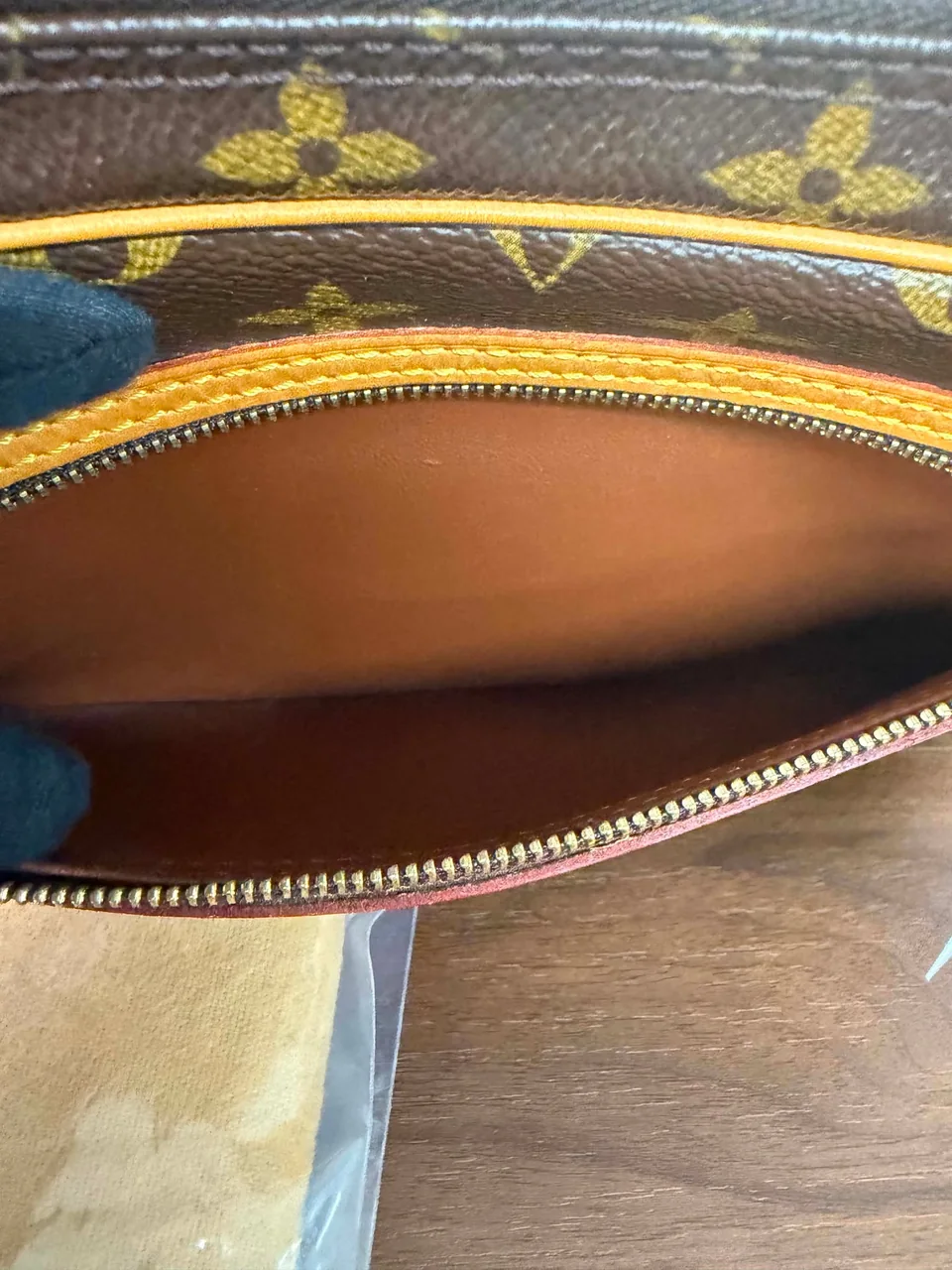 LV SECOND BAG view 10