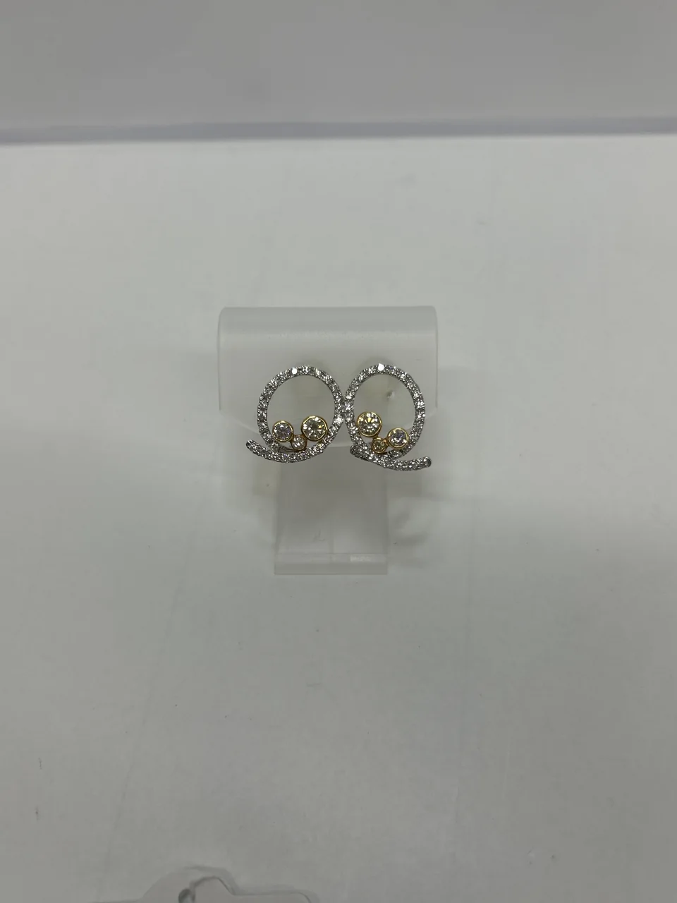 K18WG/WGK14 DIAMOND EARRINGS FD0.58/0.79CT 5.6G view 3