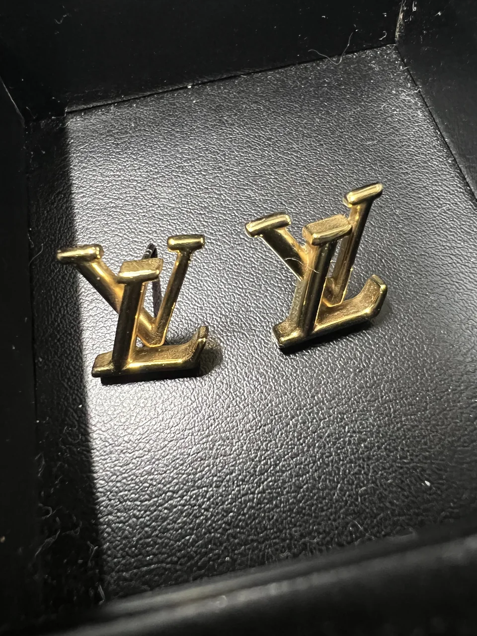 LV ICONIC EARRINGS view 4