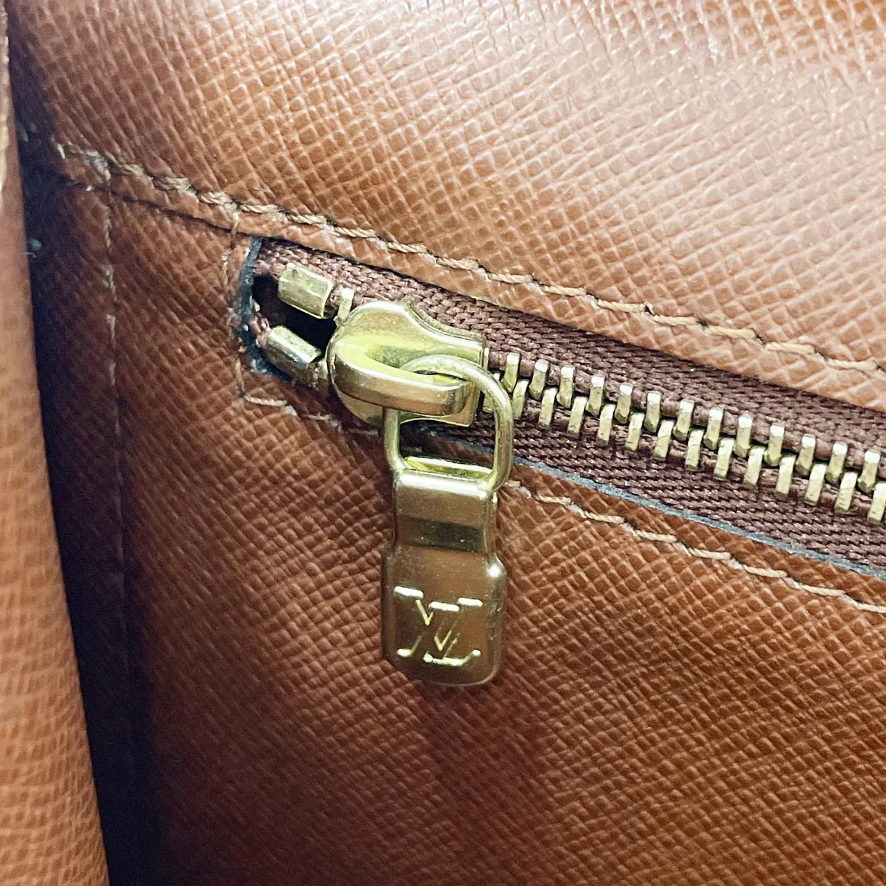 LV MONOGRAM MONCEAU view 6