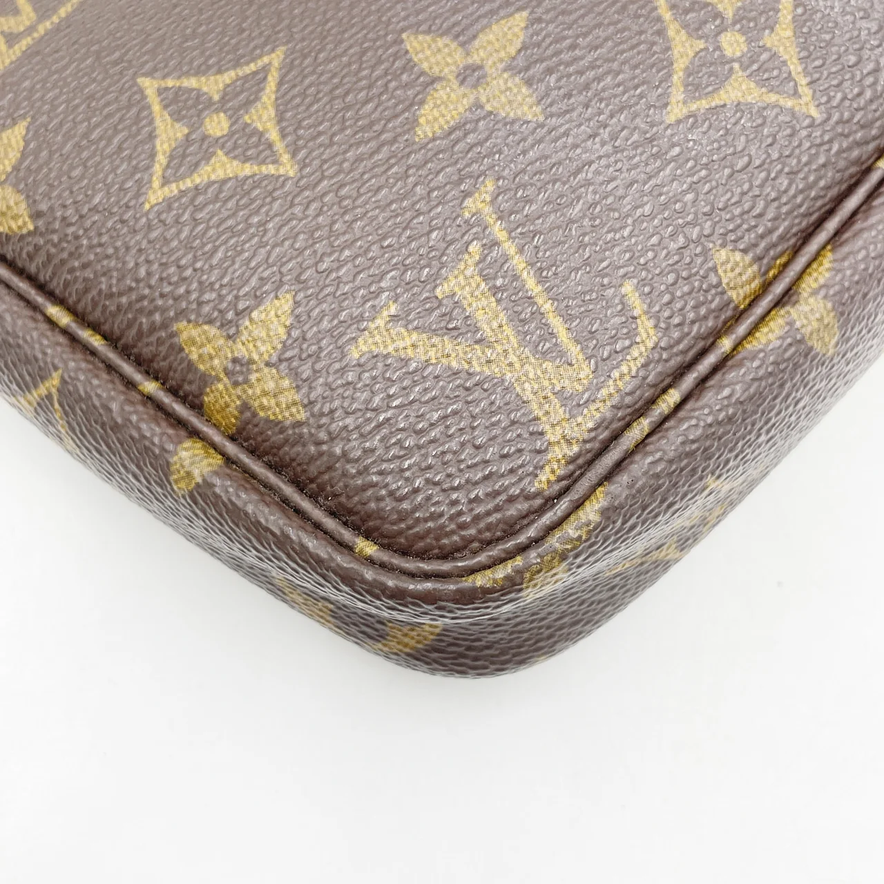 LV MONOGRAM POCHETTE ACCESOIRE view 5