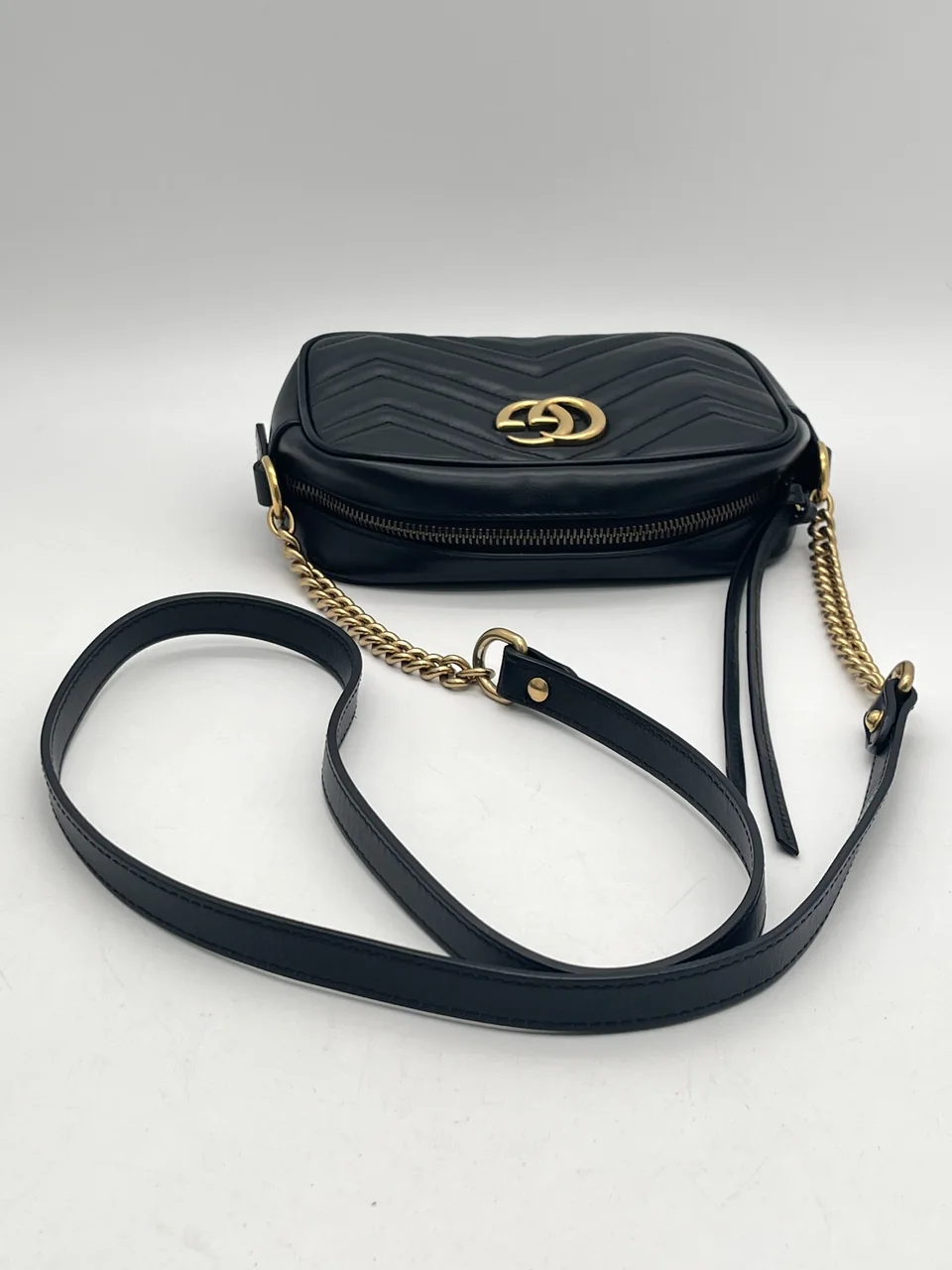 GUCCI GG ARMONT CHAIN SHOULDER BAG (BLACK) view 4
