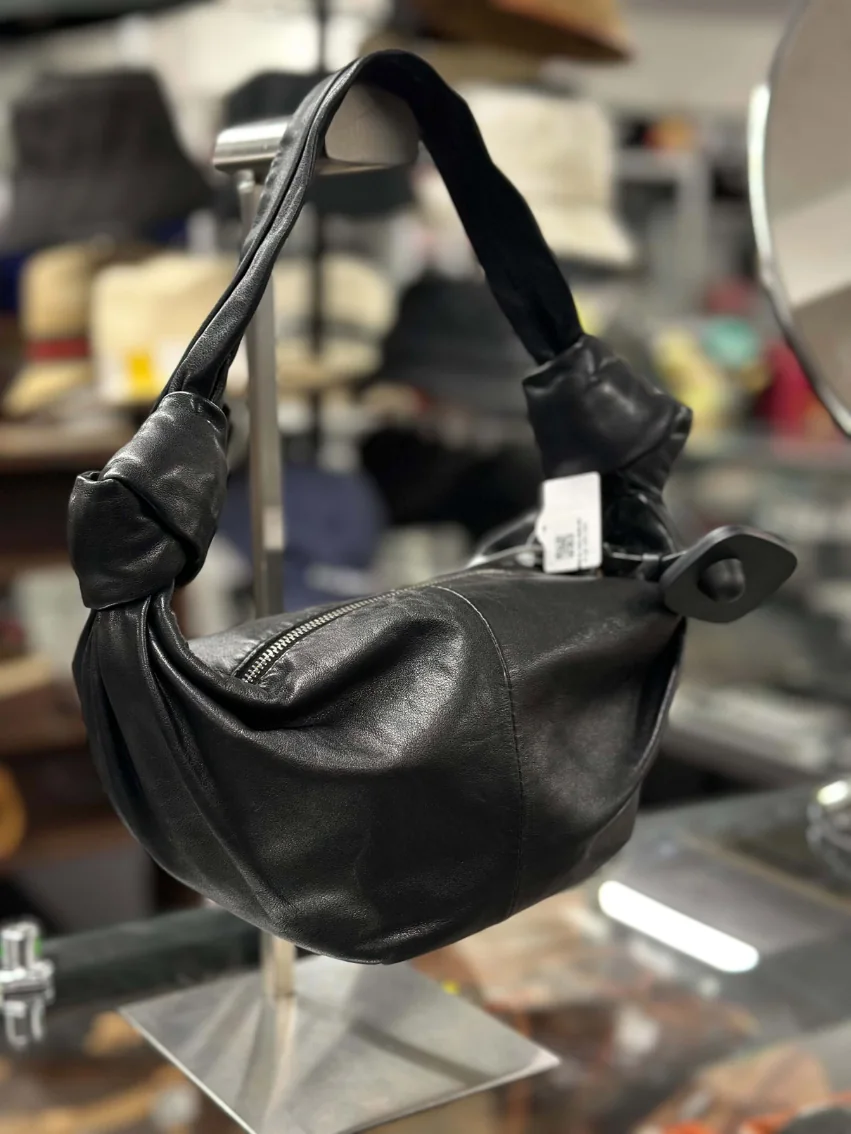 BOTTEGA VENETA HANDBAG (BLACK)
