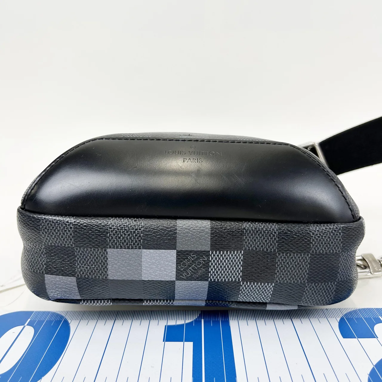 LV DAMIER GRAPHITE PIXEL AVENUE view 3