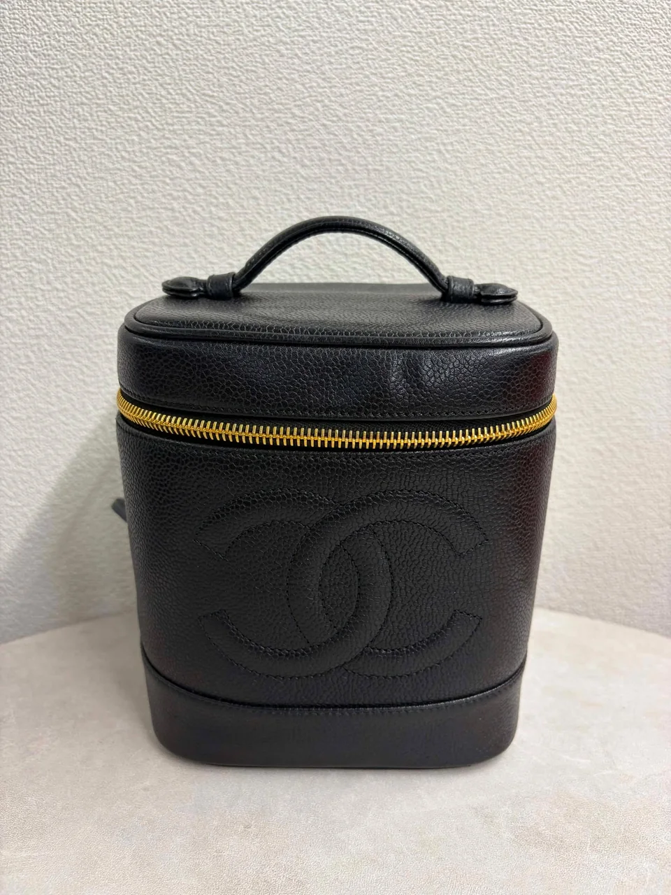 CHANEL CAVIAR VANITY BAG (4 SERIAL CODE) view 9