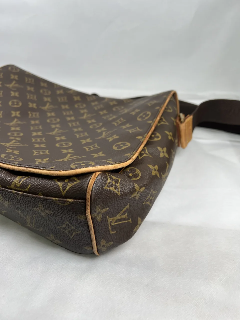 LV MONOGRAM ABBESSES view 4
