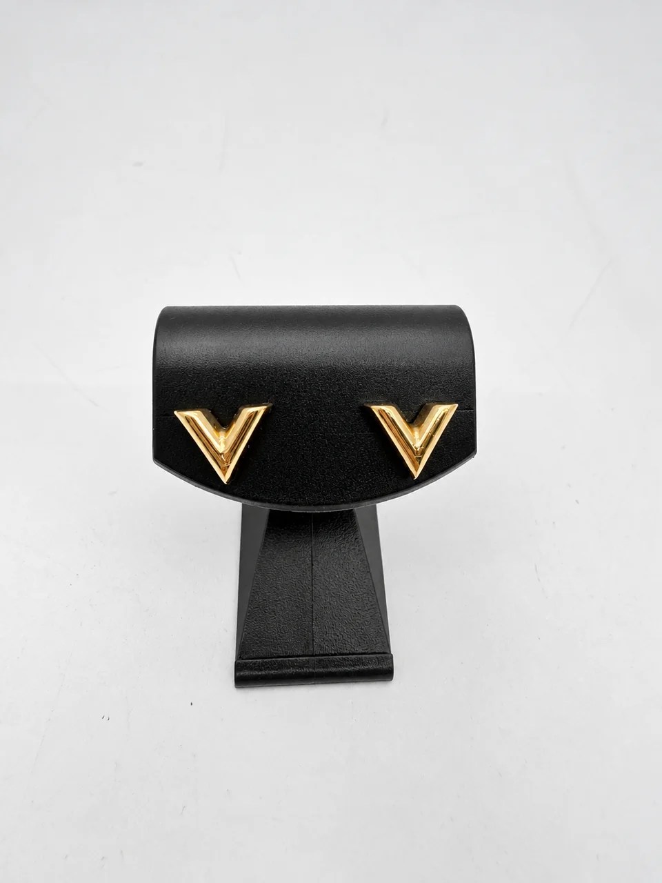 LV ESSENTIAL V EARRINGS