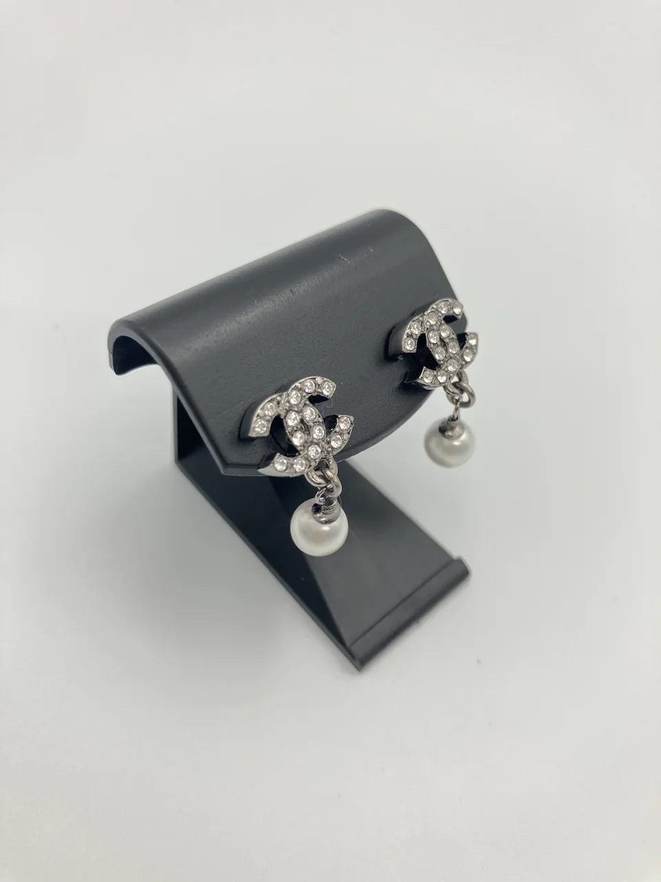 CHANEL COCO PEARL SWING EARRINGS view 4