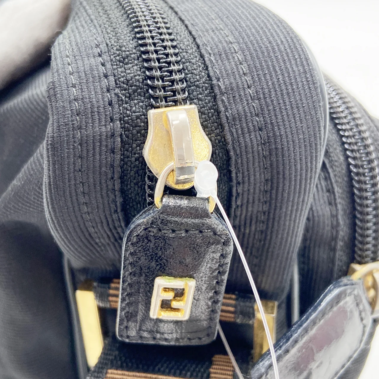 FENDI NYLON SHOULDER BAG (BLACK) view 8