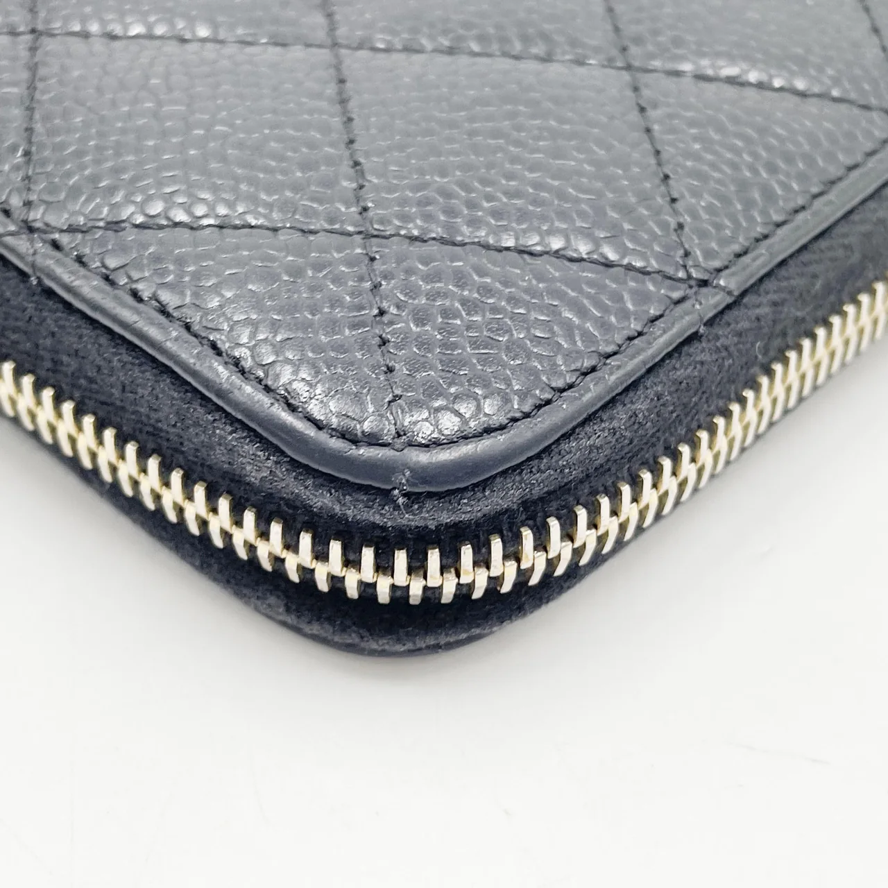 CHANEL CAVIAR ROUND FASTENER LONG WALLET (19 SERIAL CODE) view 4