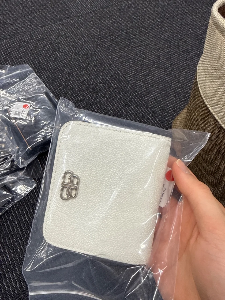 BALENCIAGA TRIFOLD WALLET (WHITE) view 3