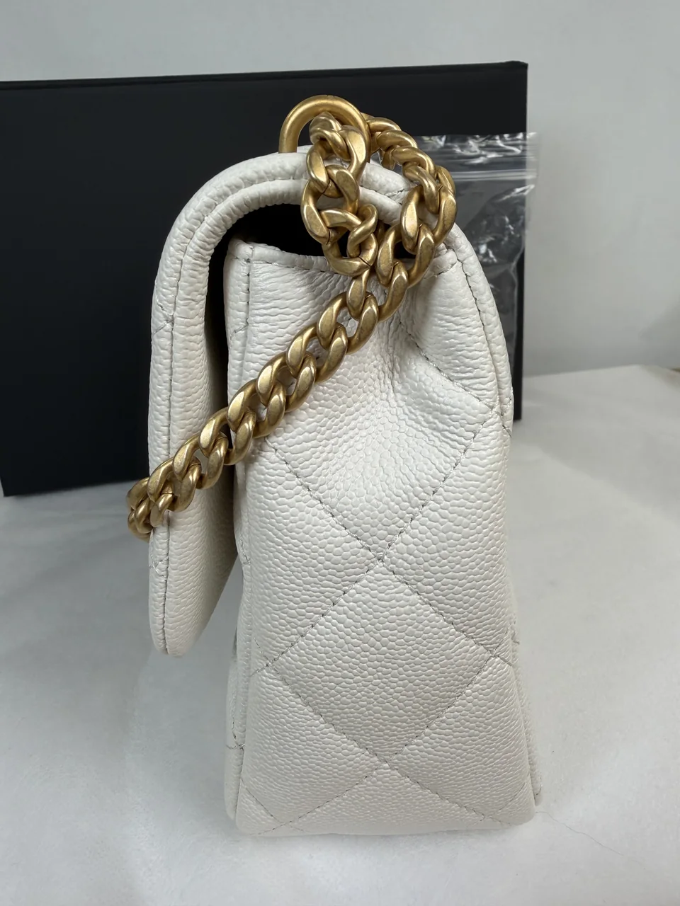 CHANEL CAVIAR MATELASSE CHAIN SHOULDER BAG (WHITE) view 5