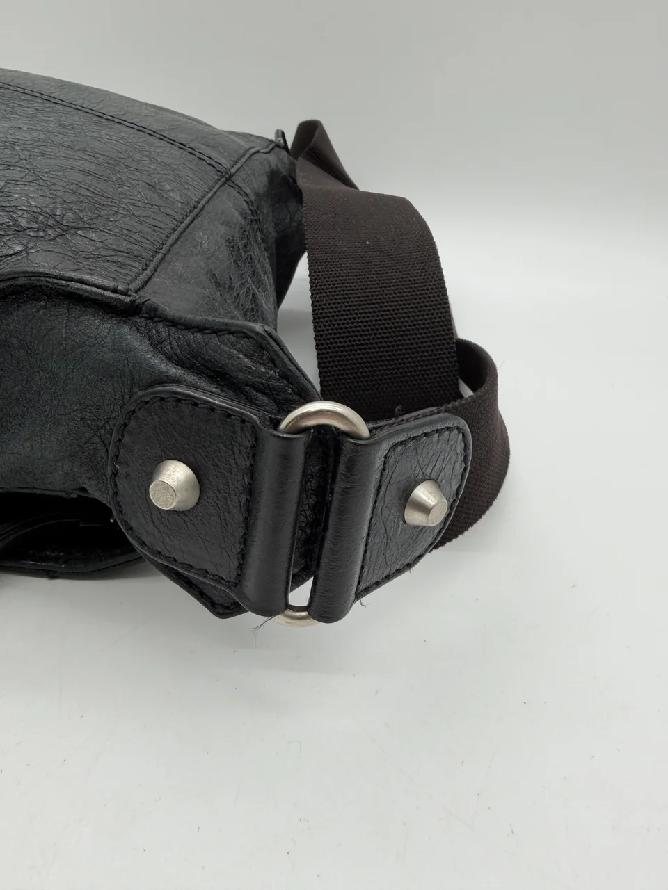 BALENCIAGA CITY SHOULDER BAG (BLACK) view 6