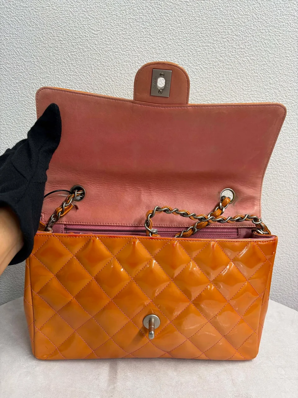 CHANEL PATENT MATELASSE SINGLE FLAP (6 SERIAL CODE) view 8