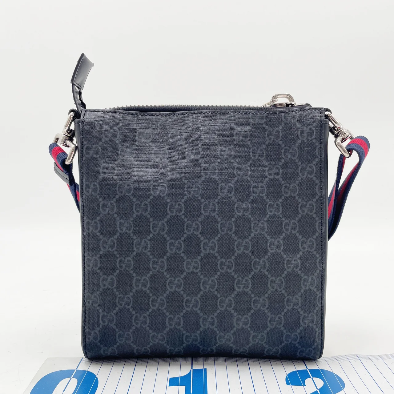 GUCCI SHOULDER BAG view 3