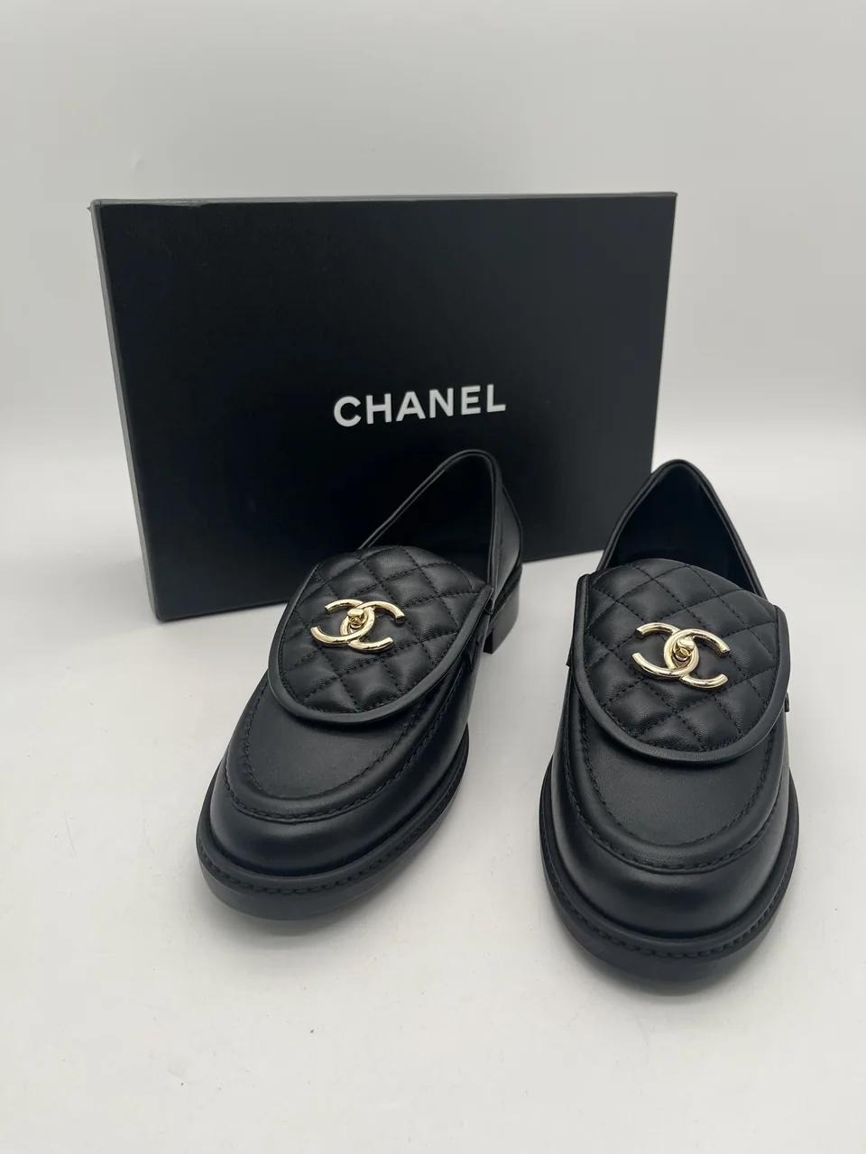 CHANEL LEATHER SHOES (SIZE 40 - BRAND NEW)