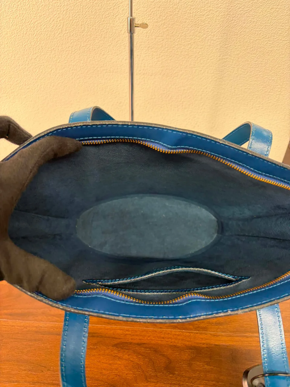 LV HANDBAG view 6