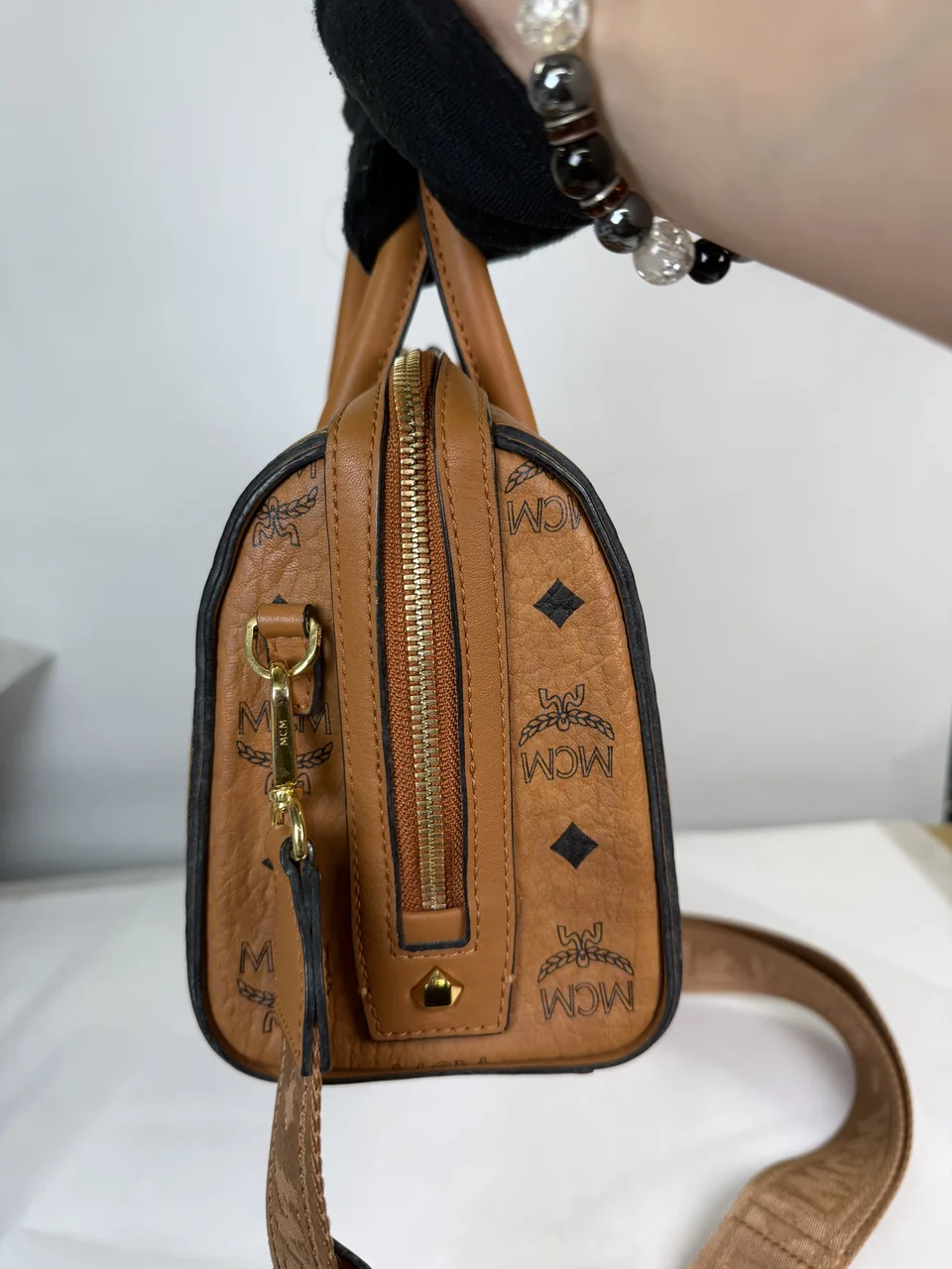 MCM VICETOS HANDBAG (BROWN) view 3
