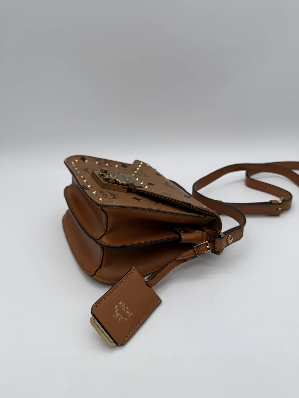 MCM STUDS SHOULDER BAG (BROWN) view 4