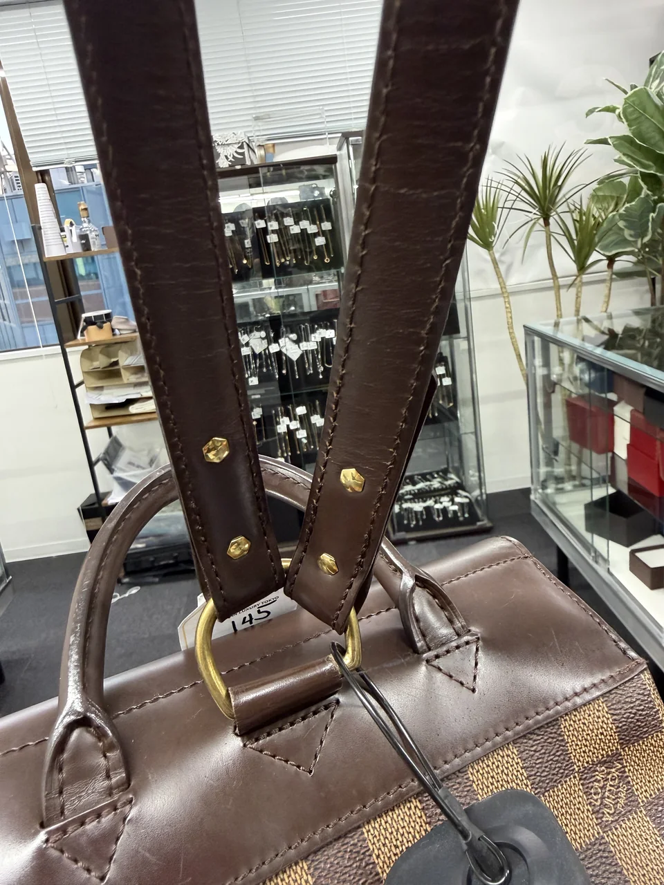 LV DAMIER SOHO view 7