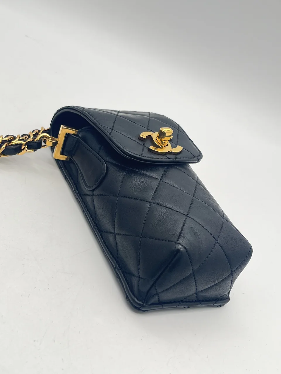 CHANEL SHOULDER BAG view 3