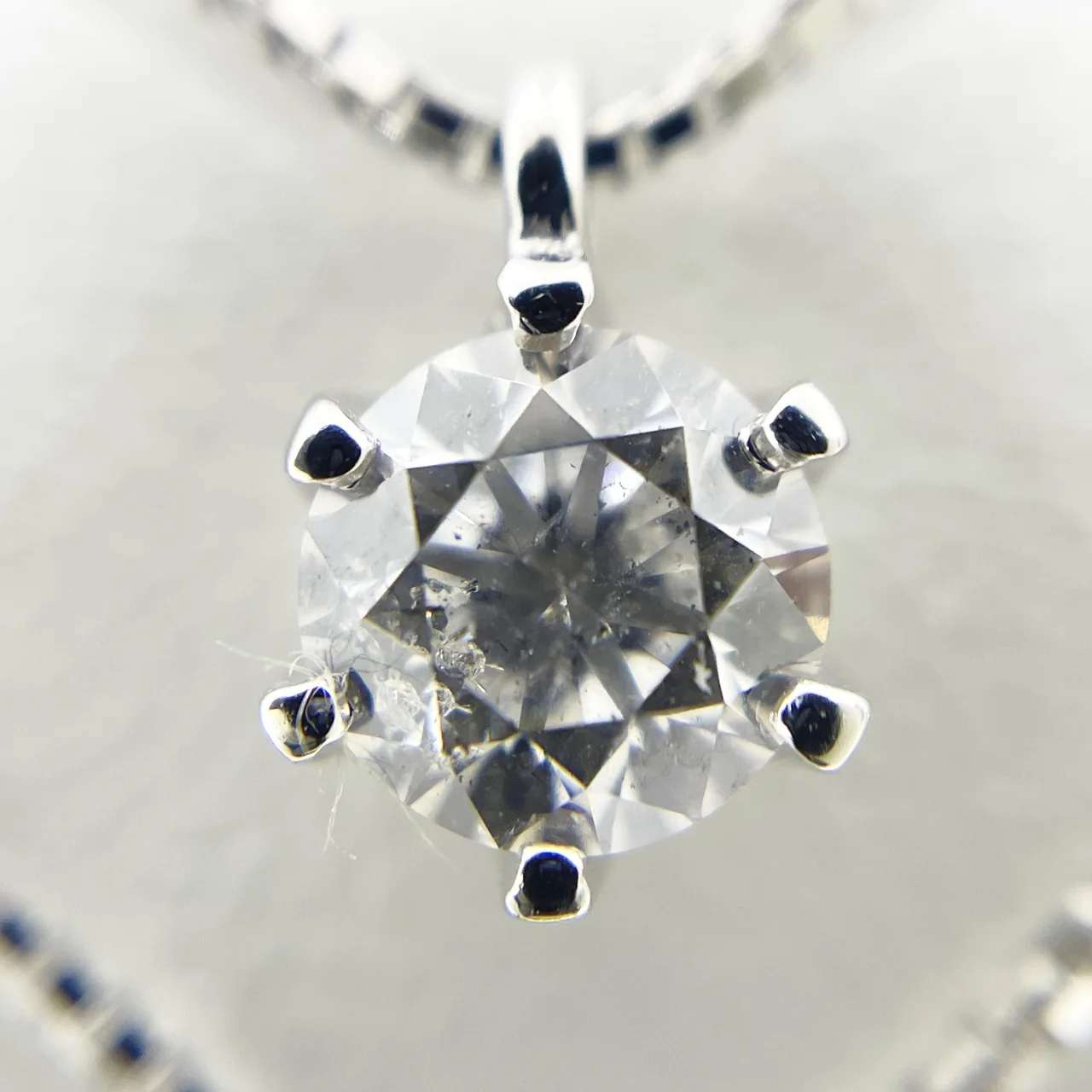 K18WG DIAMOND NECKLACE D0.530CT FD0.26CT 4.3G view 3