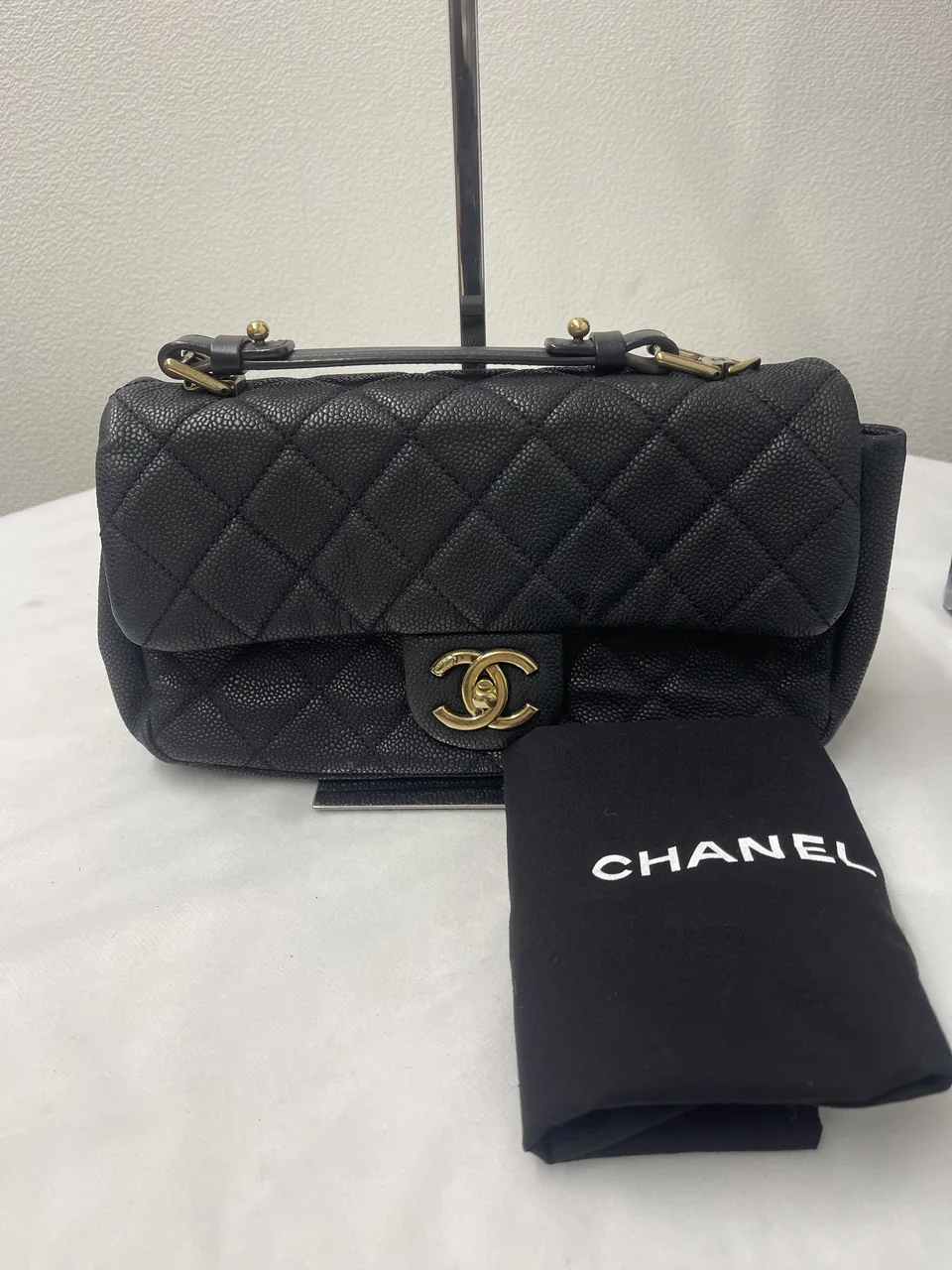 CHANEL CAVIAR MATELASSE HAND BAG (17 SERIAL CODE)