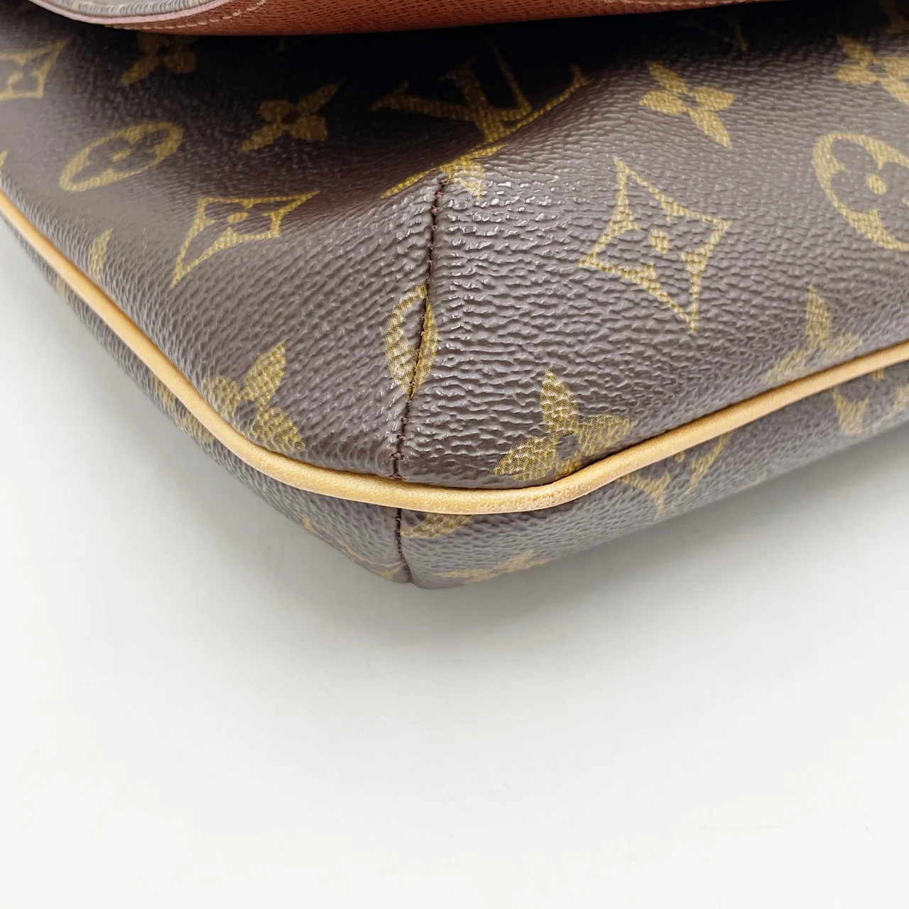 LV MONOGRAM MUSETTE TANGO SHORT view 3