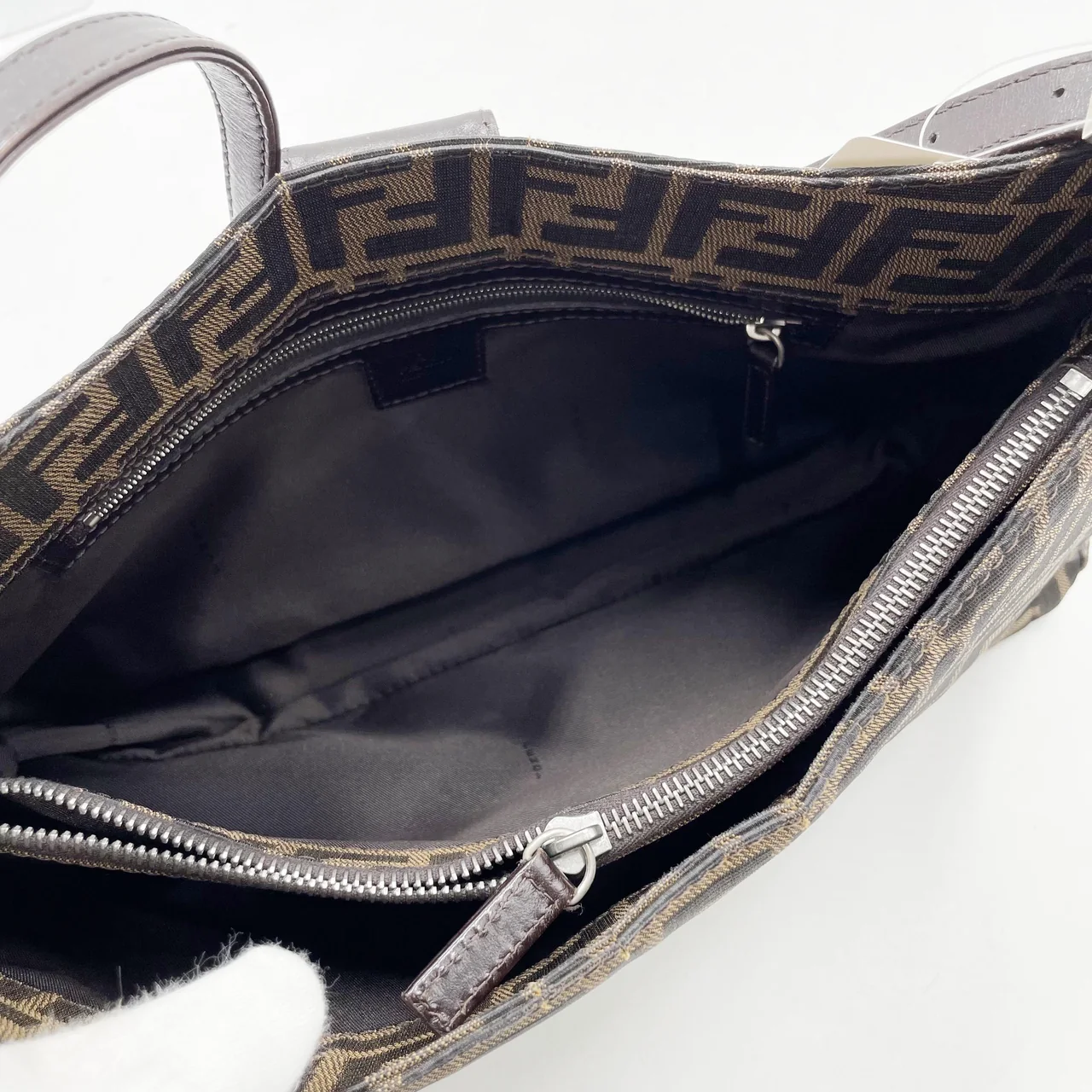 FENDI MAMMA BAGUETTE view 3