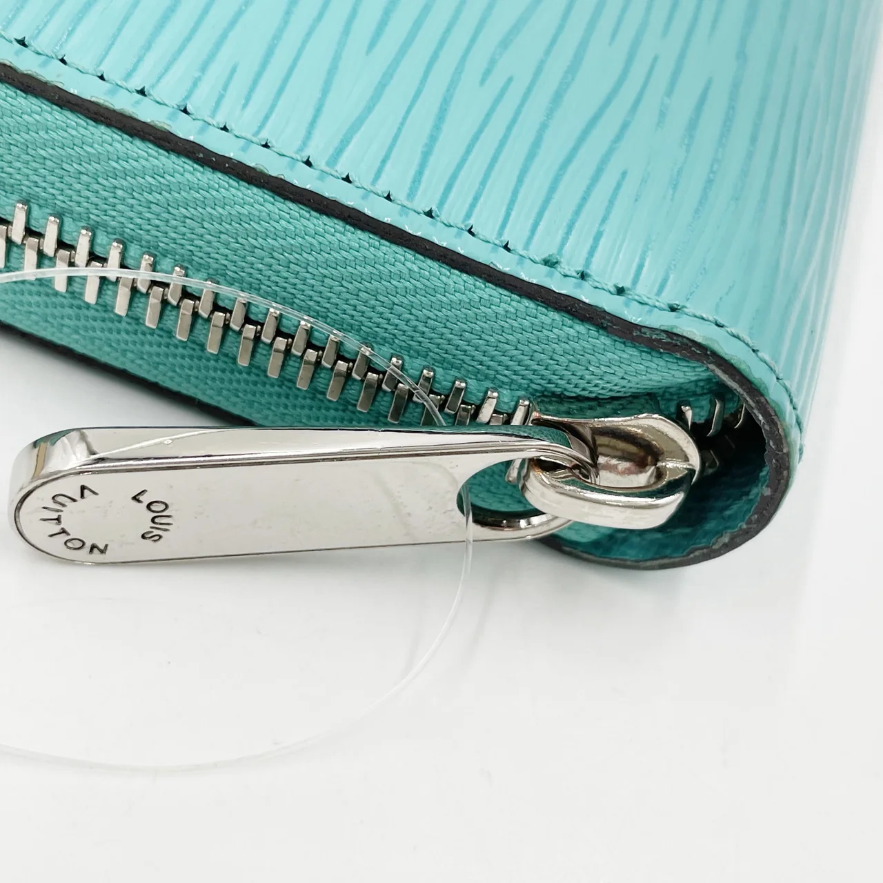 LV EPI ZIPPY WALLET view 6